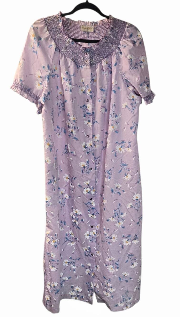 Vintage Dan-Ellen Robe Housecoat Floral Lavender Daisey Loungewear Nightgown